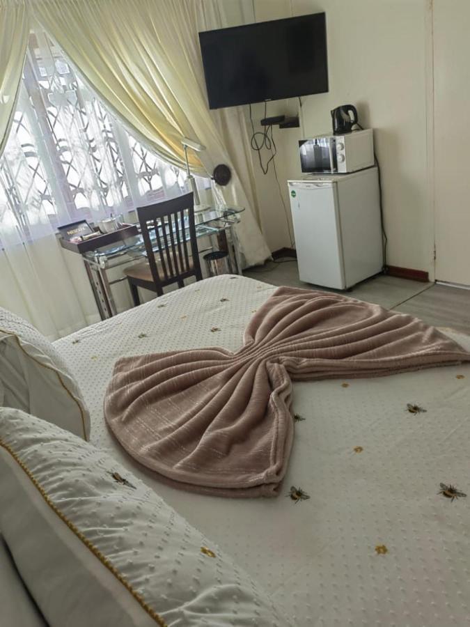 Obaa Sima Guest House Mtatha Exteriör bild