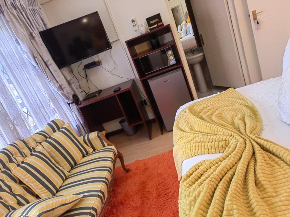 Obaa Sima Guest House Mtatha Exteriör bild